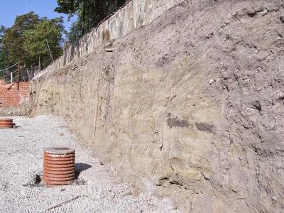 Los arqueólogos intervienen en la recién aparecida muralla vaccea de Coca (Segovia)