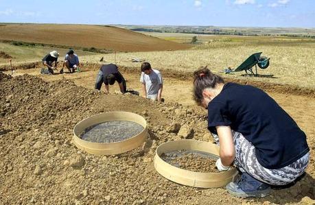 Aparecen los primeros materiales arqueológicos en el yacimiento de Dessobriga