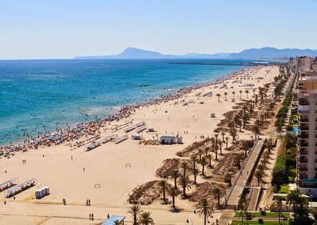 LAS PLAYAS, UN SITIO DONDE APARTE DEL BAÑO, CADA VEZ SE PUEDEN REALIZAR MÁS ACTIVIDADES Y OCIO. ¿PARA TI CUAL ES LA MEJOR PLAYA DE ESPAÑA EN ESTE ASPECTO?