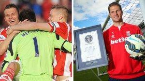 El autor posando con el galadón