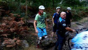 Un ciclista sufre una lesión medular al caer en una trampa en un monte de Vigo