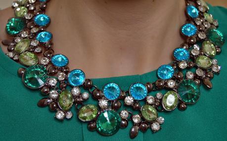 Collar Zarachin de Aliexpress, clon de Zara verde y azul