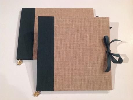 Dos libros de firma para una boda en el campo