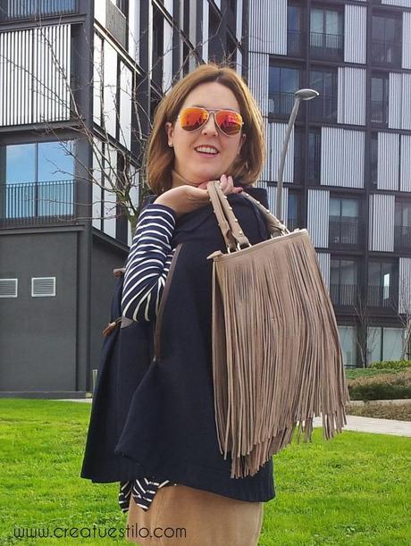 Look premamá con vestido camel y chaqueta marinera (9)