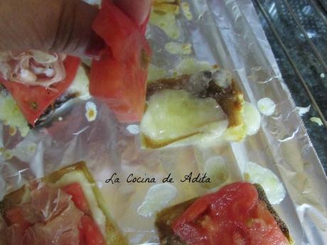 CANAPES CON PASTA BRISA