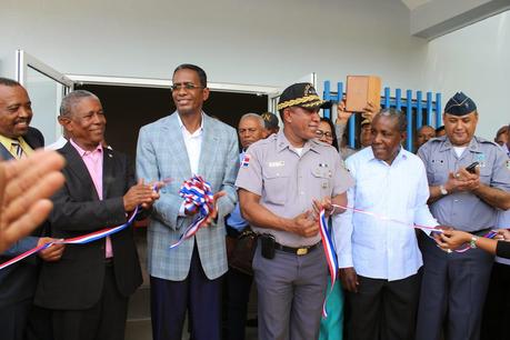 Del Valle y Castro Castillo inauguran cuartel policial de Neiba.