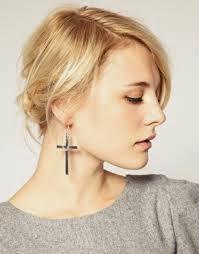 Pendientes de cruz, mi nueva compra. Pendientes de cruz, mi nueva compra.