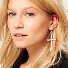 Pendientes de cruz, mi nueva compra. Pendientes de cruz, mi nueva compra.