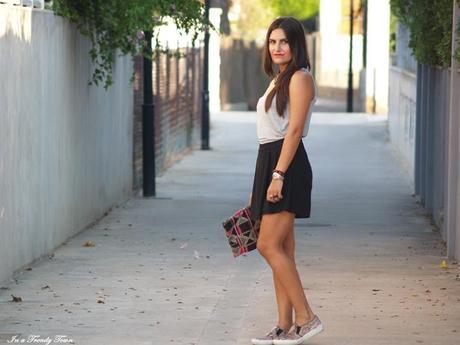 OUTFIT FALDA PANTALON