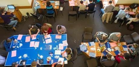 Ucrania: La difícil reconstrucción de un país débil e indefenso.- El lobo va devorando las ovejas y el antiguo pastor le ayuda…