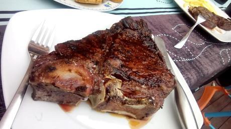 Chuletón a la brasa con pimientos asados – Costata alla brace con peperoni arrostiti chuletonbuey8