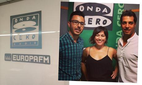 De invitada en Onda Cero: entrevista en el programa ‘Nits de ràdio’ La imagen de la derecha es del presentado Carles Lamelo, se le ve a él, Núria Mañé y Marc Mayolas, copresentadores.