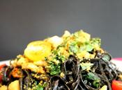 Tagliatelle nero seppia, tomates Cherry mejillones escabeche