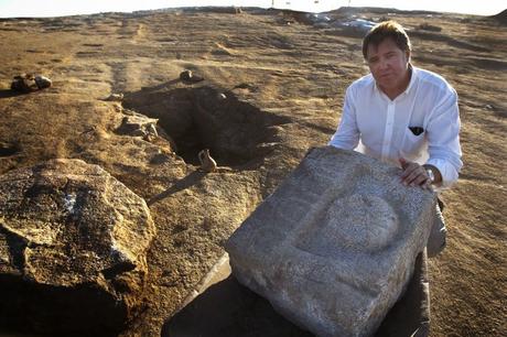 Descubierta una tumba visigoda con estela y ara romana en Boadilla del Monte (Madrid)