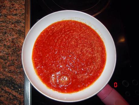 HUEVO FRITO EN TOMATE CASERO