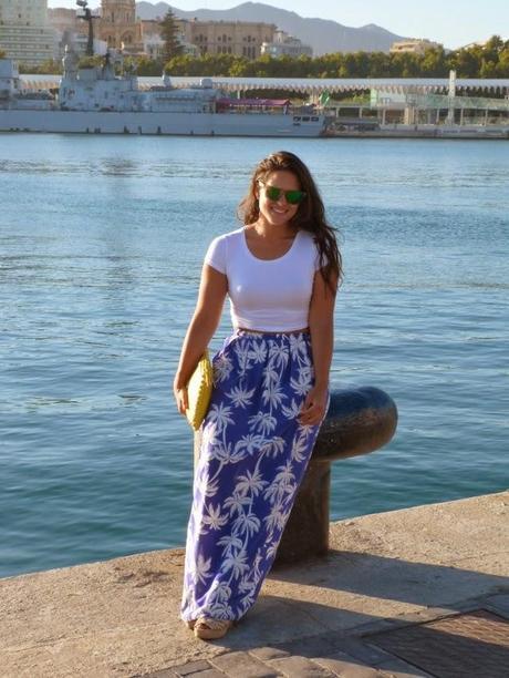 ¡Nuevo look! Falda larga de palmeras y cropped top ¡Nuevo look! Falda larga de palmeras y cropped top