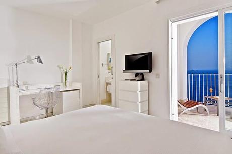 Hotel Simple y Moderno en el Paraiso /  Simply Modern Hotel in Paradise