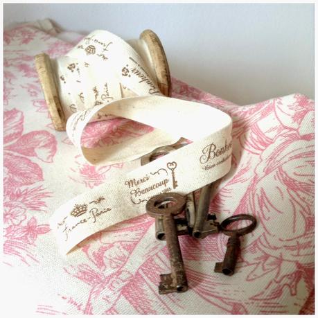 DIY: unos cuadritos con retales y llaves antiguas