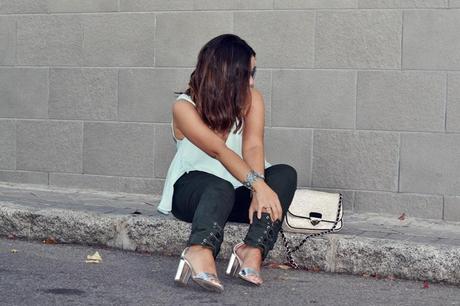 folk_accessories-silver_heels-silver_bag_zara-outfit-street_style