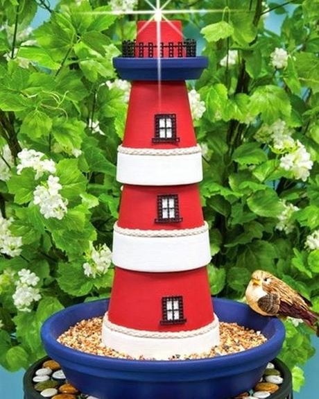 FARO HECHO DE MACETAS DE JARDINERÍA PARA DECORACION