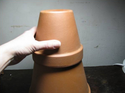 FARO HECHO DE MACETAS DE JARDINERÍA PARA DECORACION FARO HECHO DE MACETAS DE JARDINERÍA PARA DECORACION