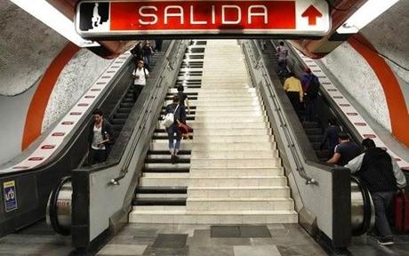 CONVIERTEN ESCALERAS EN MEXICO EN EL PIANO MAS GRANDE DEL MUNDO !! Vídeo.