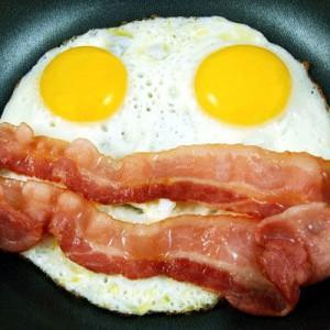 huevos-bacon