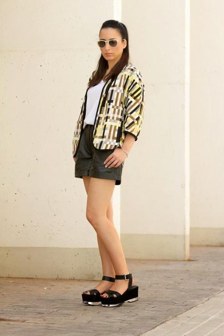 http://www.loslooksdemiarmario.com/2014/09/blazer-geometrica-zara-vs-blazer.html