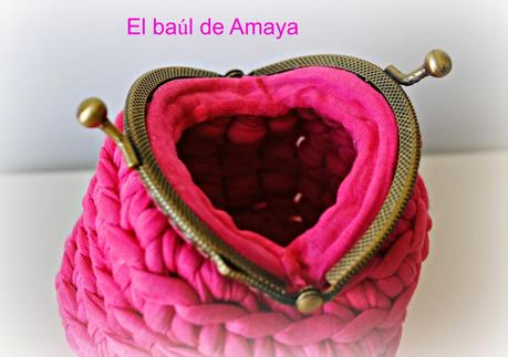 MONEDEROS DE TRAPILLO EN FUCSIA