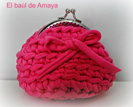 MONEDEROS DE TRAPILLO EN FUCSIA