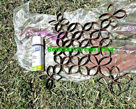 Balcón decorativo con tubos de cartón , flor de cuatro petalos