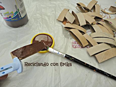 Balcón decorativo con tubos de cartón , flor de cuatro petalos