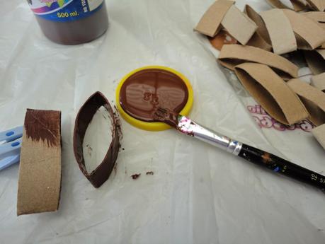 Balcón decorativo con tubos de cartón , flor de cuatro petalos