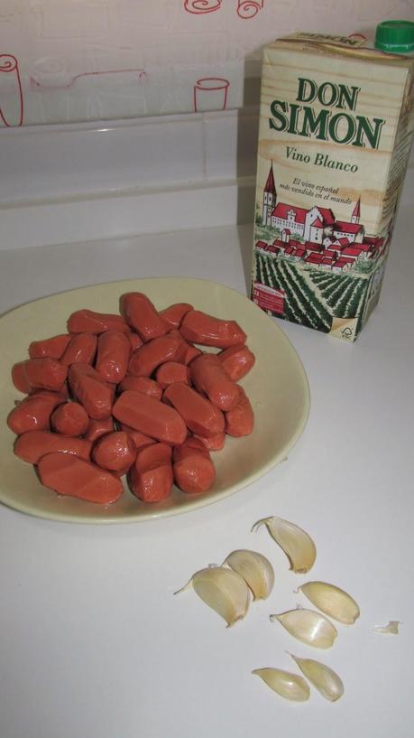 Salchichas de pollo al vino