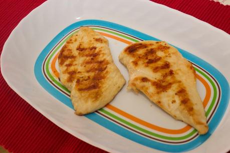 filetes de pollo con patatas y salsa de champiñones