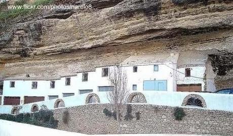 Casas andaluzas en cuevas de Setenil de las Bodegas.