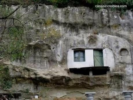 Casas andaluzas en cuevas de Setenil de las Bodegas.