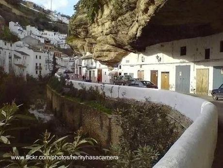 Casas andaluzas en cuevas de Setenil de las Bodegas.