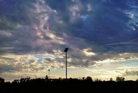 Nubes oscurecen Burlington, ON, Canadá