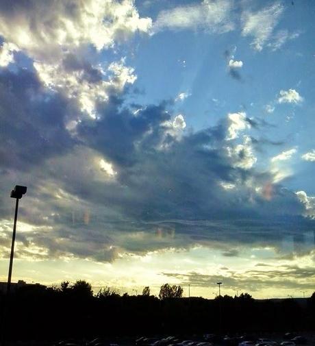 Nubes oscurecen Burlington, ON, Canadá