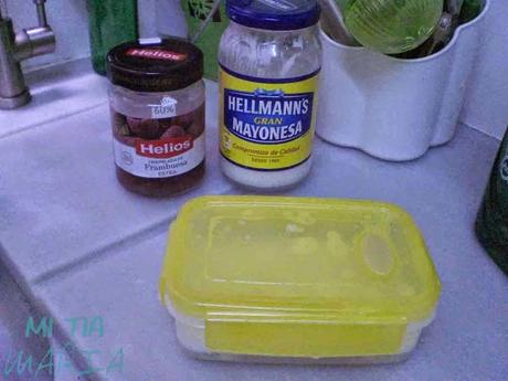 Los trucos de la Mari: Limpiar botes de cristal pringosos sin perder nuestro estropajo en el intento