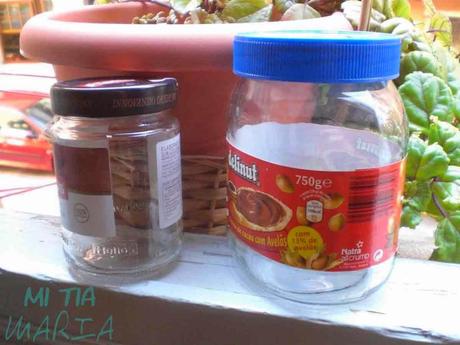 Los trucos de la Mari: Limpiar botes de cristal pringosos sin perder nuestro estropajo en el intento