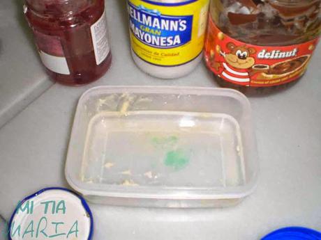 Los trucos de la Mari: Limpiar botes de cristal pringosos sin perder nuestro estropajo en el intento