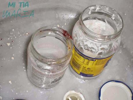 Los trucos de la Mari: Limpiar botes de cristal pringosos sin perder nuestro estropajo en el intento