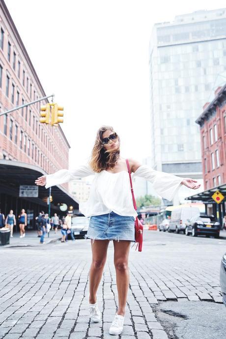Off_Shoulders_Top-Vintage_Levis_Skirt-White_Sneakers-Gucci_Disco_Bag-Street_Style-New_York-NYFW-9
