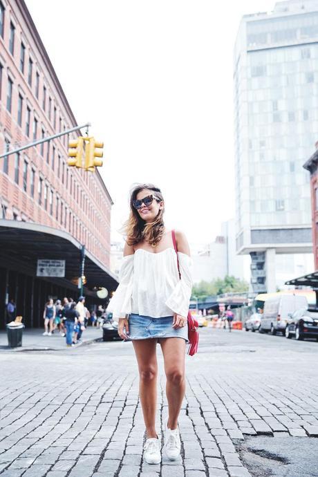 Off_Shoulders_Top-Vintage_Levis_Skirt-White_Sneakers-Gucci_Disco_Bag-Street_Style-New_York-NYFW-8