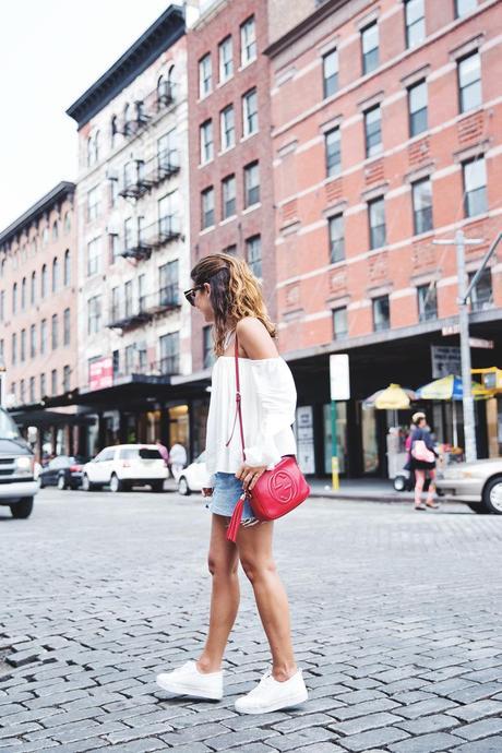 Off_Shoulders_Top-Vintage_Levis_Skirt-White_Sneakers-Gucci_Disco_Bag-Street_Style-New_York-NYFW-13