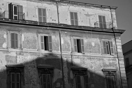 RECUERDOS DE UN VIAJERO IMPENITENTE: UN PASEO ROMANO EN ByN