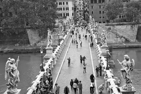 RECUERDOS DE UN VIAJERO IMPENITENTE: UN PASEO ROMANO EN ByN