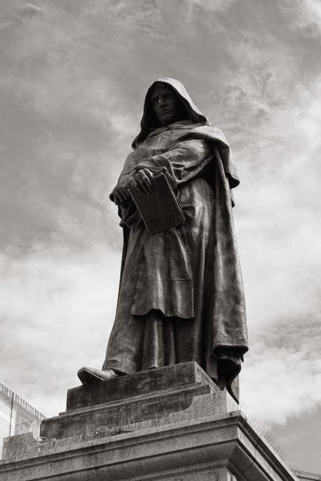 RECUERDOS DE UN VIAJERO IMPENITENTE: UN PASEO ROMANO EN ByN